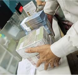 Ngoài tăng lãi suất, các ngân hàng còn áp dụng cách này để hút tiền gửi cuối năm