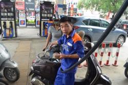 Giá xăng giảm hơn 500 đồng/lít