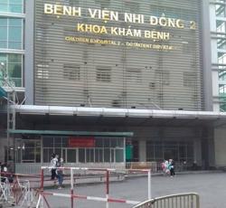 Vụ 1 phụ nữ ôm con khóc trước BV Nhi Đồng 2: Công an mời đến TP HCM để xác minh