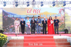 Rộn ràng Lễ hội dân gian Việt Bắc xã Cư Êwi