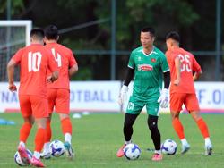 Đình Triệu báo tin vui cho HLV Kim Sang-sik, người hâm mộ Việt Nam