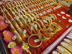 Giá vàng lại vượt 99 triệu đồng/lượng