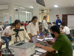 Phấn đấu đưa tỷ lệ tiếp nhận, giải quyết trực tuyến các dịch vụ công thiết yếu đạt trên 80%