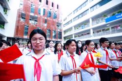Miễn học phí trường công, nâng chất lượng trường tư