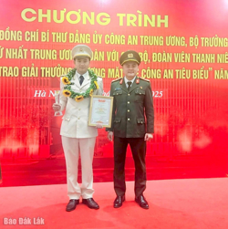 Đại úy Lê Đức Thiện nhận Giải thưởng “Gương mặt trẻ Công an tiêu biểu” năm 2024
