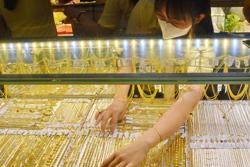 Giá vàng miếng SJC neo đỉnh 107,5 triệu đồng, tăng tới bao giờ?