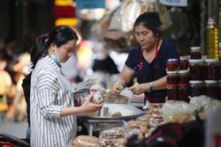 Bộ Công Thương chỉ cách giúp tiểu thương chợ truyền thống bán rau, bán cá… “lên sàn”