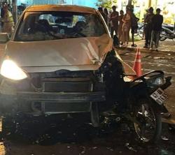 Xe máy và xe con đâm nhau, 2 thiếu niên tử vong