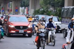Cảnh báo nhiều nguy cơ khi trẻ em ngồi ô tô trong mùa nắng nóng