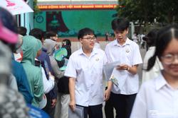 Điểm chuẩn tổ hợp xét tuyển có môn Toán, Tiếng Anh sẽ giảm 1 đến 2 điểm