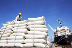 Việt Nam xuất khẩu gần 5 triệu tấn gạo