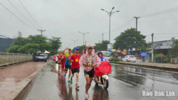 Dak Lak Runners đồng hành cùng “dị nhân” Nguyễn Văn Long chinh phục hành trình xuyên Việt