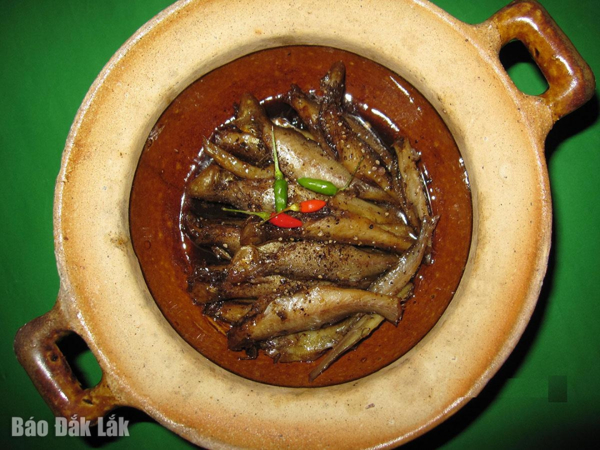 Cá phèn kho tộ, dân dã mà ngon!