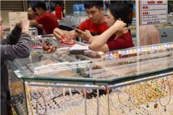 Giá vàng hôm nay 13-1: Bật tăng lên đỉnh cao mới