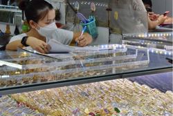 Giá vàng hôm nay 17-1: Sụt giảm sâu