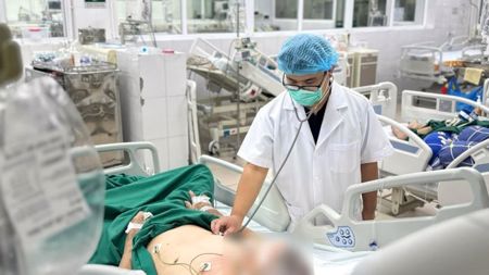 Người già, trẻ nhỏ liên tiếp nhập viện vì cúm A