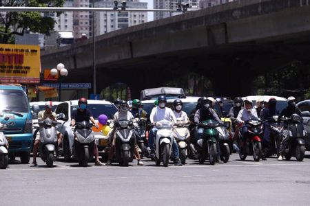 Hà Nội ngày nắng, nhiệt độ cao nhất 33 độ C