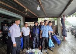 Gỡ vướng mặt bằng, bảo đảm tiến độ tuyến đường bộ ven biển