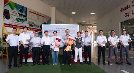 CHÚC MỪNG KHÁCH HÀNG TRÚNG THƯỞNG XE MÁY KHI SỬ DỤNG DỊCH VỤ TẠI ĐẠI LÝ HONDA ÔTÔ ĐẮK LẮK - BUÔN MA THUỘT