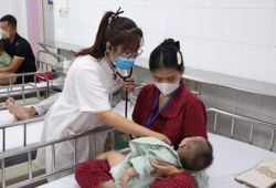 Gia tăng bệnh hô hấp ở trẻ em khi giao mùa