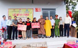 Bàn giao 2 căn nhà đại đoàn kết ở xã Quảng Phú