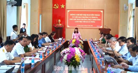 Phó Chủ tịch Thường trực UBND tỉnh Hồ Thị Nguyên Thảo làm việc với xã Cư Pơng