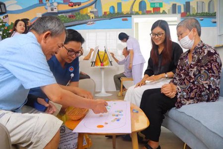 Đề nghị các địa phương tăng cường chăm sóc sức khỏe người cao tuổi