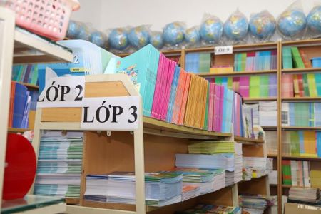 Hoàn thiện sách giáo khoa dùng chung theo hướng kế thừa, không làm lại từ đầu