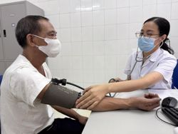 Tránh bỏ sót người cao tuổi trong khám sức khỏe định kỳ