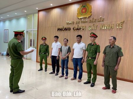 Bóc gỡ đường dây “thay áo” cho phân bón giá rẻ