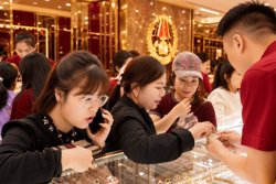 Cập nhật giá vàng sáng 8/10/2026: SJC, nhẫn 9999 BTMC DOJI Phú Quý, vàng thế giới thứ Năm