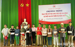 Trao 150 suất quà tặng người dân xã Krông Bông