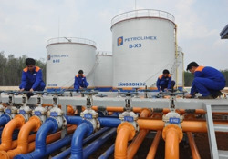 Nửa đầu tháng 3, nhập khẩu hơn 533.000 tấn xăng dầu