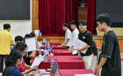 Học phí leo thang, không nên lựa chọn theo cảm tính