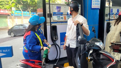 Giá xăng dầu giảm mạnh, dầu diesel giảm gần 2.000 đồng/lít