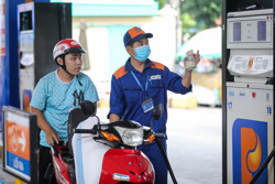 Giá xăng dầu giảm rất mạnh, dầu diesel giảm tới gần 10.000 đồng/lít