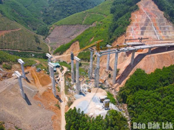 Khí thế trên những công trình trọng điểm
