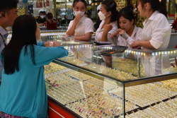 Giá vàng hôm nay 12-5: Bất ngờ bật tăng mạnh