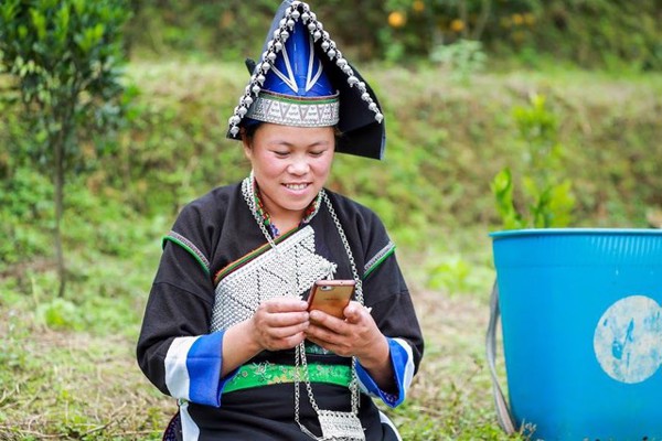 Từ 30-4, Chính phủ hỗ trợ 400.000 smartphone cho hộ nghèo, hộ cận nghèo