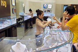 Giá vàng hôm nay 20-5: Đảo chiều sụt giảm mạnh
