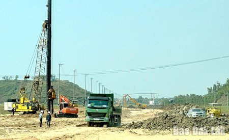Khẩn trương giải phóng mặt bằng tuyến đường ven biển