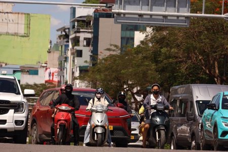 Đợt nắng nóng khắc nghiệt kéo dài, có gì bất thường và khi nào hạ nhiệt?