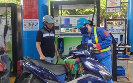 Giá xăng dầu đồng loạt giảm mạnh, xăng RON95-III giảm tới 1.395 đồng/lít