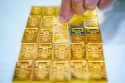 Giá vàng hôm nay 1-6: Vừa mở cửa, vàng và bạc cùng đi xuống