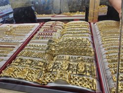 Chuyện gì đang xảy ra với vàng miếng SJC, vàng nhẫn?