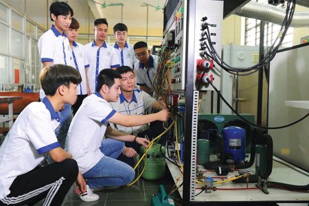 Gỡ rào cản bằng cấp trong tuyển chọn người dạy nghề