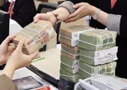 Vì sao lãi suất huy động tăng cao?