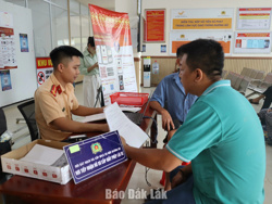 Quy định mới về cấp đổi giấy phép lái xe: Lấy người dân làm trung tâm