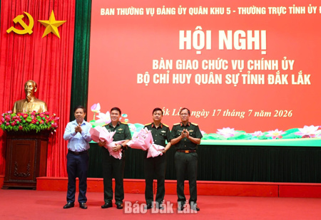 Đại tá Võ Văn Tuấn giữ chức Chính ủy Bộ Chỉ huy Quân sự tỉnh Đắk Lắk