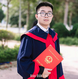 Những thủ khoa nghị lực và đam mê